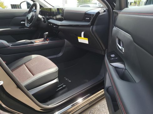 New 2026 Nissan Kicks SR FWD image 13