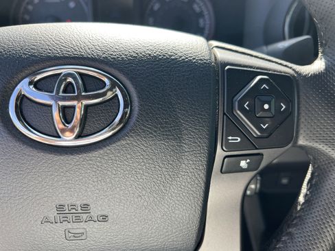 Used 2017 Toyota Tacoma TRD Sport w/ Tow Package image 11