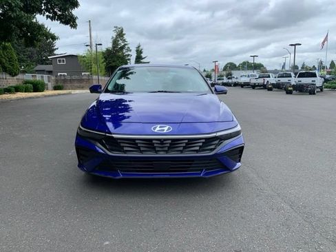 Certified 2024 Hyundai Elantra Limited FWD image 8