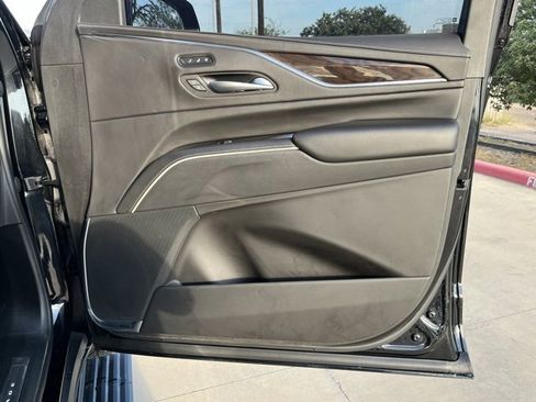 Used 2022 Cadillac Escalade ESV Premium Luxury Platinum image 34