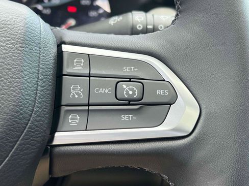 Used 2025 Jeep Compass Limited w/ Sun & Sound Group AWD/4WD image 21