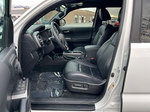 Certified 2023 Toyota Tacoma TRD Off-Road w/ TRD Premium Off Road Package image 11