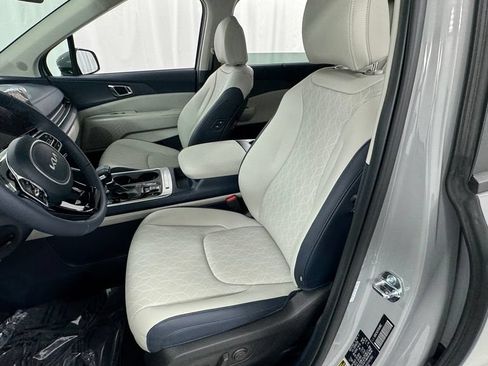New 2026 Kia Carnival EX FWD image 10