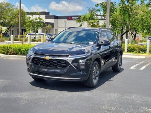 Used 2025 Chevrolet Trax LT w/ Driver Confidence Package FWD image 27