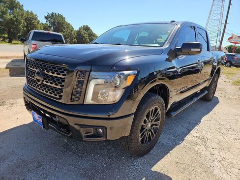Used 2019 Nissan Titan SL w/ Midnight Edition AWD/4WD image 4