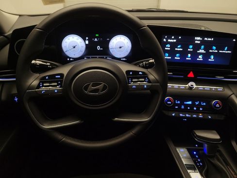 Used 2025 Hyundai Elantra SEL FWD image 22