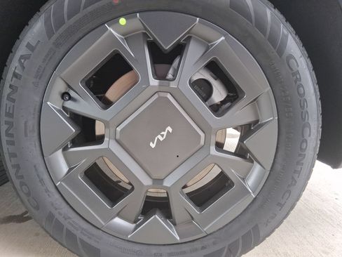 New 2026 Kia Carnival EX FWD image 24