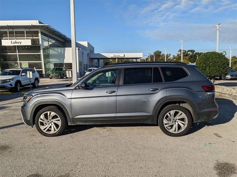 Certified 2023 Volkswagen Atlas SE image 2