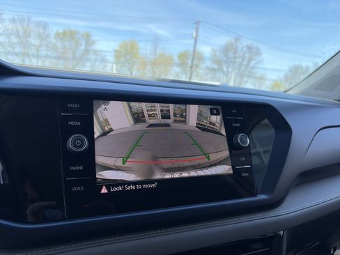 Used 2024 Volkswagen Taos SE image 38