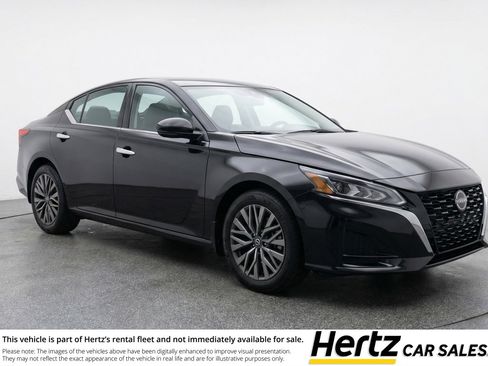 Used 2025 Nissan Altima 2.5 SV FWD image 1