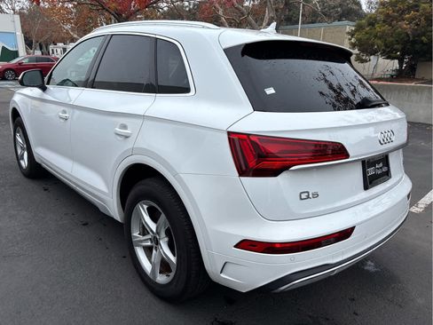 Used 2021 Audi Q5 Premium w/ Convenience Package image 4