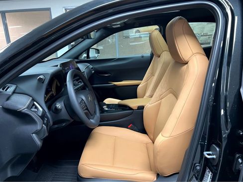 New 2026 Lexus UX 300h AWD image 9