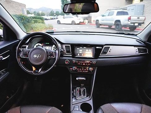 Used 2019 Kia Niro EX image 18