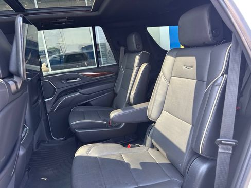 Used 2023 Cadillac Escalade Premium Luxury AWD/4WD image 18