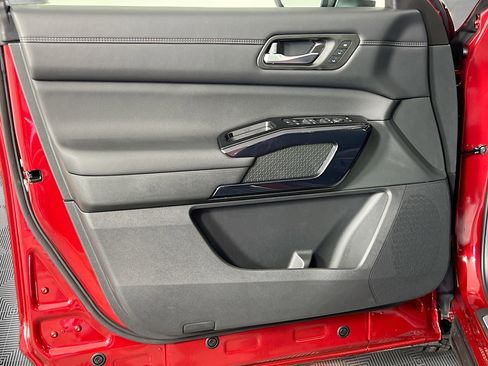 New 2026 Nissan Pathfinder Platinum image 19