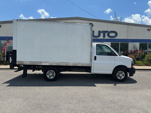 Used 2021 Chevrolet Express 3500 RWD image 3