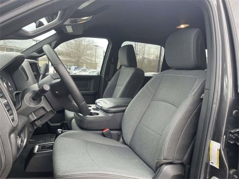 Used 2024 RAM 2500 Tradesman w/ Chrome Appearance Group image 19