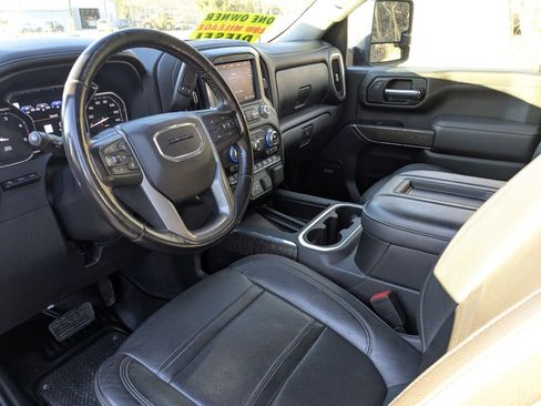 Used 2022 GMC Sierra 3500 Denali w/ Denali Black Diamond Edition image 11