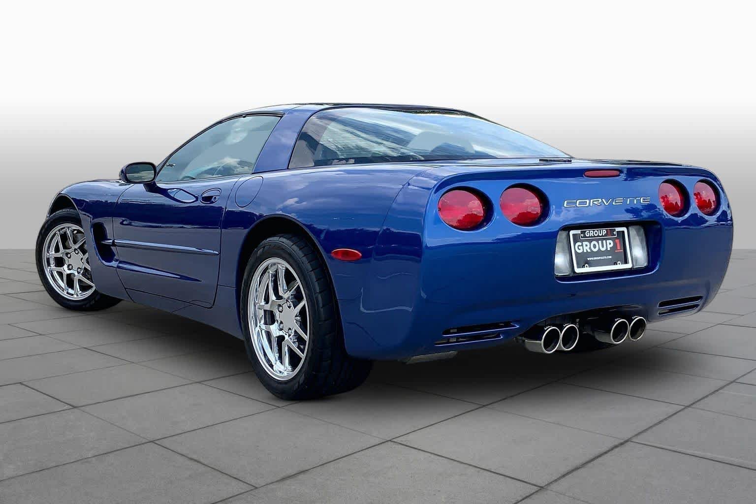 Used 2002 Chevrolet Corvette Coupe RWD image 10