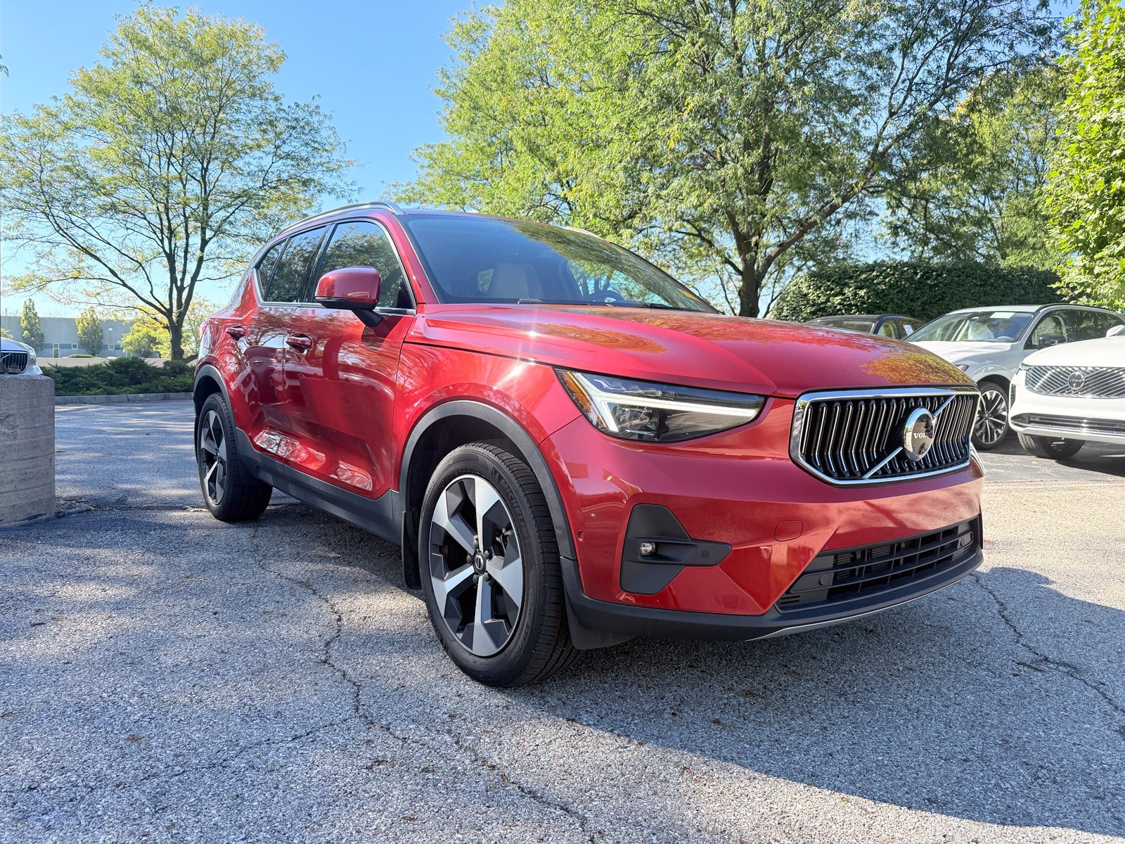 Used 2024 Volvo XC40 B5 Plus w/ Protection Package Premier AWD/4WD image 9