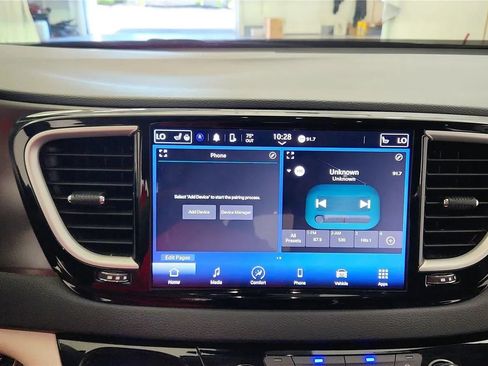 Used 2023 Chrysler Pacifica Touring-L FWD image 24