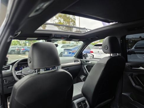 Used 2023 Volkswagen Tiguan SE R-Line FWD image 17