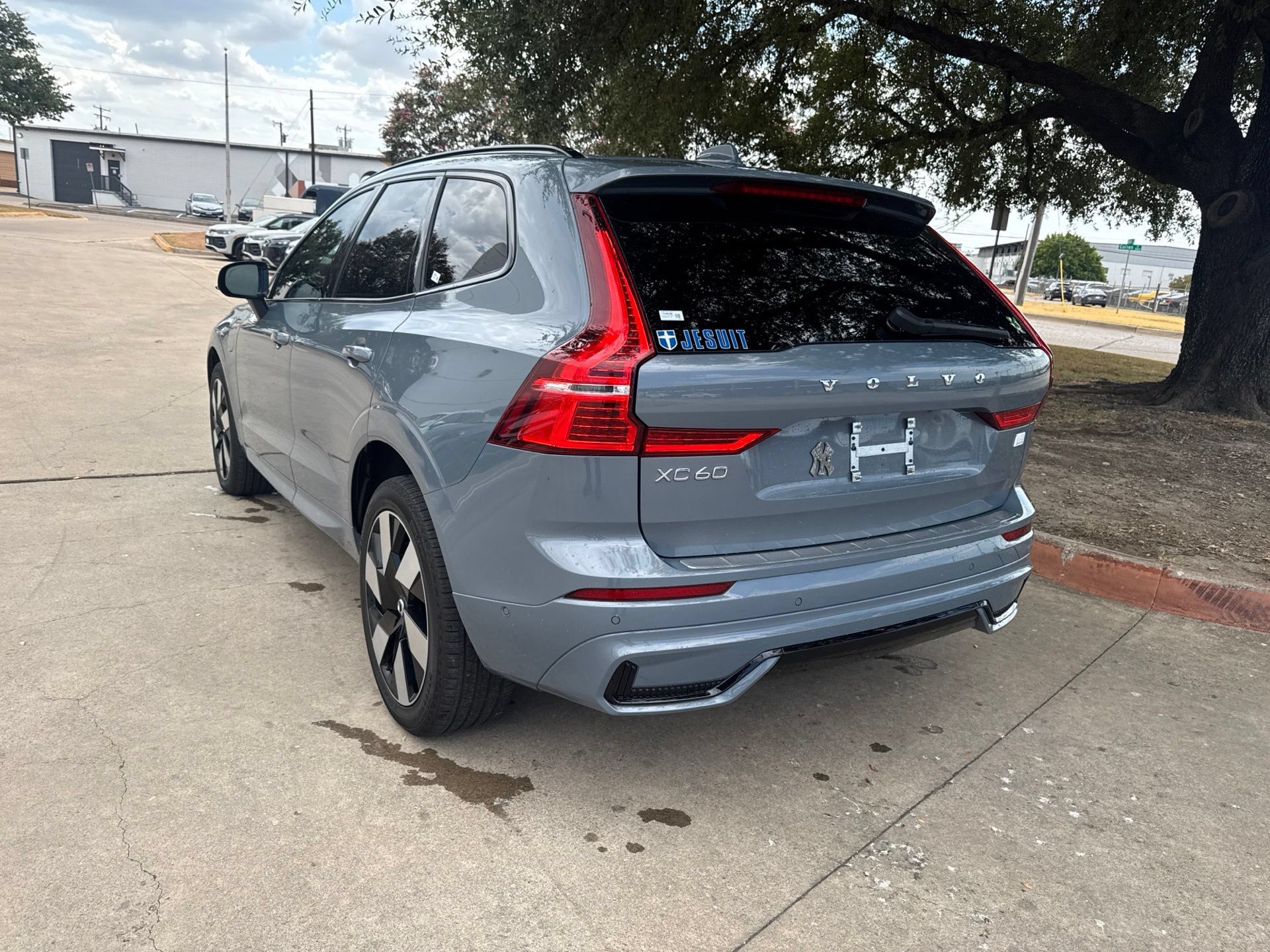 Used 2024 Volvo XC60 T8 Plus w/ Protection Package Premier AWD/4WD image 9