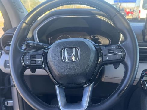 Used 2023 Honda Pilot Touring image 17