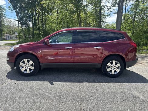 Used 2009 Chevrolet Traverse LT AWD/4WD image 2