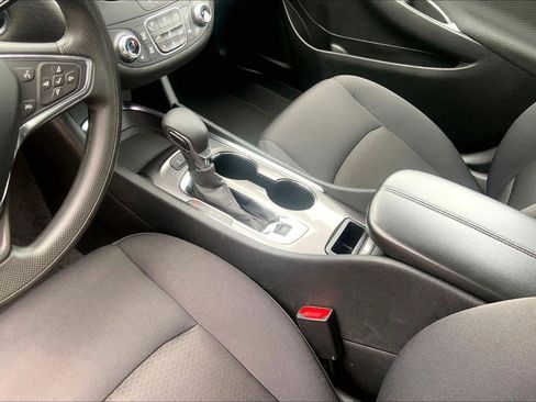 Used 2025 Chevrolet Malibu LT FWD image 18