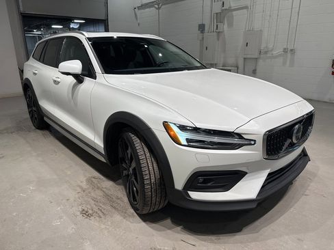Used 2023 Volvo V60 B5 Cross Country Ultimate w/ Climate Package image 3