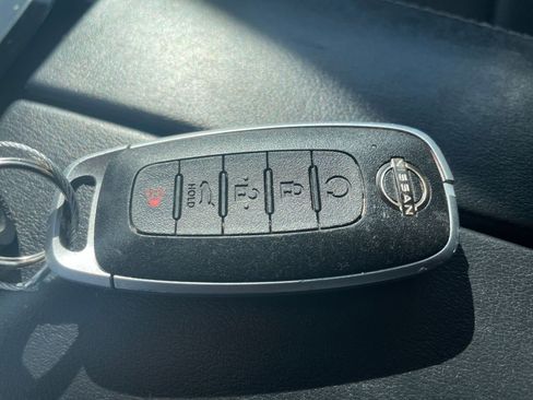 Used 2025 Nissan Rogue SV image 18