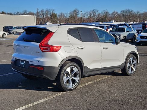 Certified 2023 Volvo XC40 B5 Plus image 6