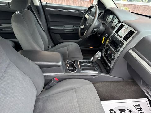 Used 2009 Chrysler 300 LX image 12