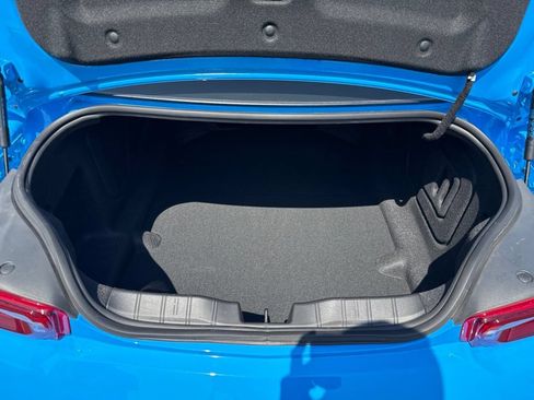 Used 2022 Chevrolet Camaro LT w/ Technology Package RWD image 9
