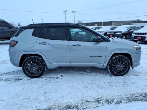 Used 2023 Jeep Compass High Altitude image 2