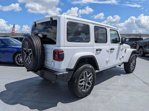 Certified 2025 Jeep Wrangler Unlimited Sahara AWD/4WD image 4