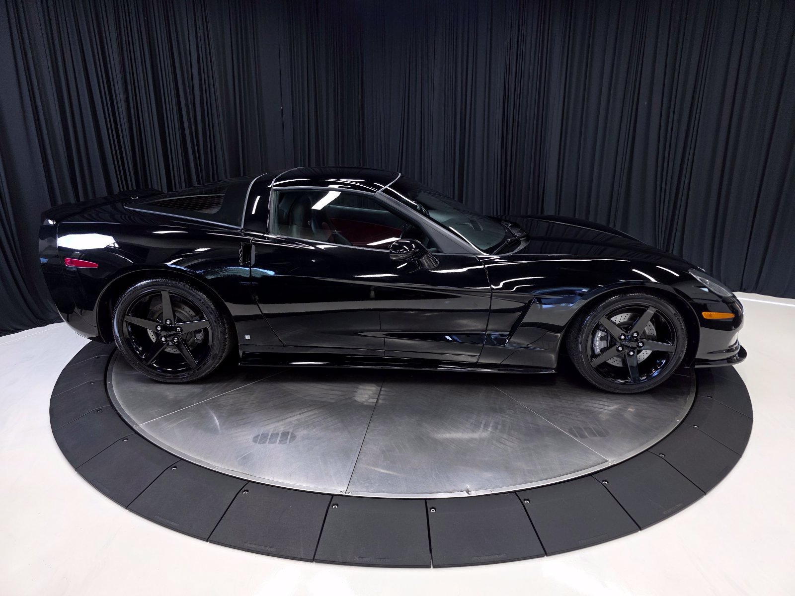 Used 2007 Chevrolet Corvette Coupe w/ Preferred Equipment Group RWD image 13