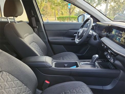 Used 2025 Nissan Kicks SV w/ Interior Electronics Package image 34
