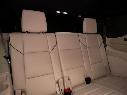 Used 2024 Cadillac Escalade Premium Luxury AWD/4WD image 67