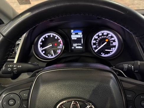 Used 2023 Toyota Camry SE image 14