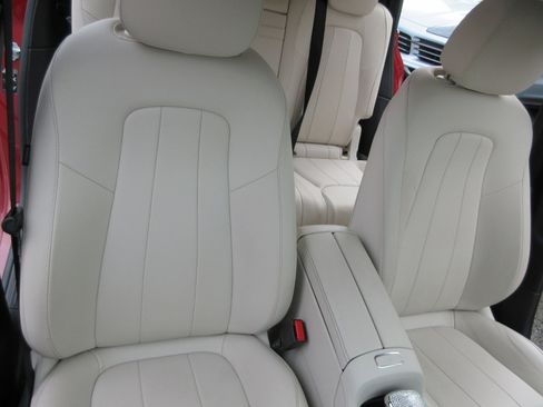 Used 2022 Mercedes-Benz GLB 250 4MATIC image 27