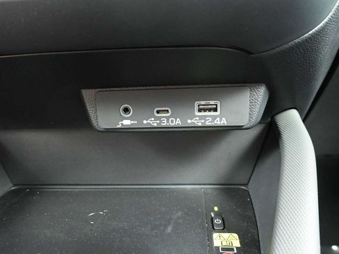 Used 2025 Subaru Forester Premium AWD/4WD image 19