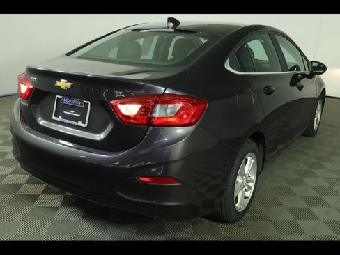 Used 2017 Chevrolet Cruze LT FWD image 12