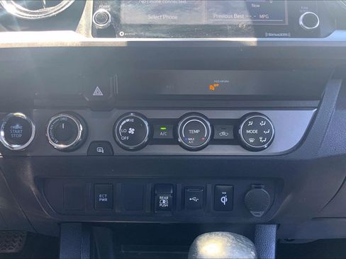 Used 2020 Toyota Tacoma TRD Sport AWD/4WD image 37
