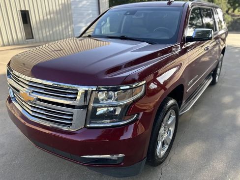 Used 2017 Chevrolet Suburban Premier RWD image 2