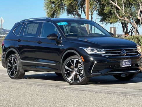 Certified 2022 Volkswagen Tiguan SEL R-Line image 2