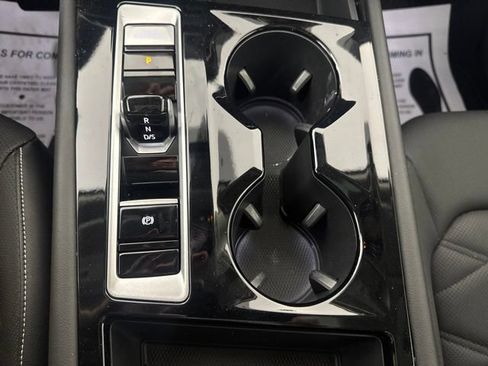 Certified 2024 Volkswagen Atlas SE w/ Panoramic Sunroof Package AWD/4WD image 17