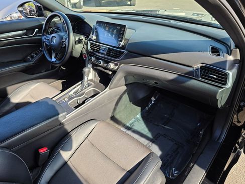 Used 2018 Honda Accord Sport image 11