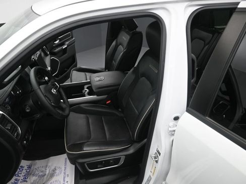 Used 2023 RAM 1500 Laramie AWD/4WD image 19